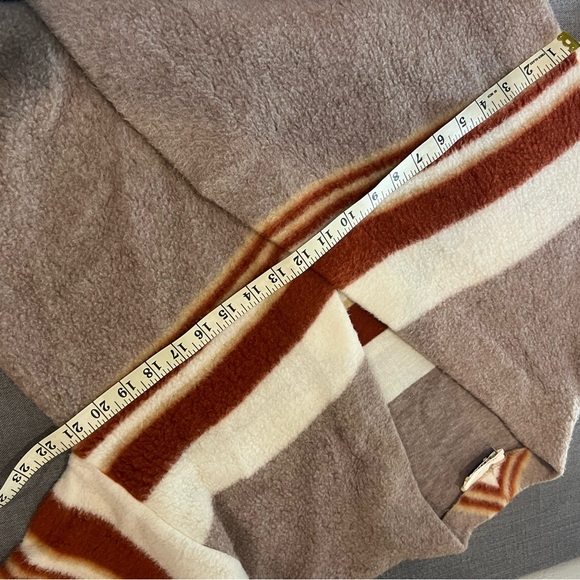 Neiman Marcus Elegant Gray and Brown cardigan - Picture 5 of 10